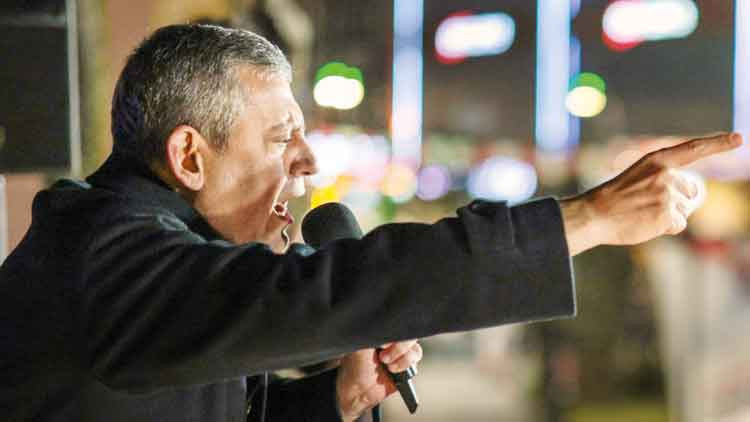 &Ouml;zg&uuml;r &Ouml;zel: Ge&ccedil;im Yoksa Se&ccedil;im Var