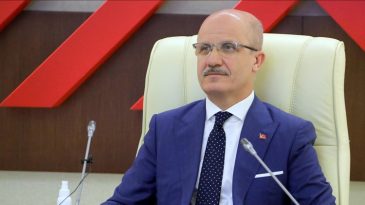 &Ouml;zvar: Yabancı &ouml;ğrencilerin T&uuml;rkiye'ye katkısı yıllık 3,5 milyar dolar