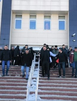 Oyun Oynarken Kurşunun Hedefi Olan Poyraz'ın &Ouml;l&uuml;m&uuml;ne İlişkin Davada 1 Kişinin Tahliye Kararına Aile Tepki G&ouml;sterdi!