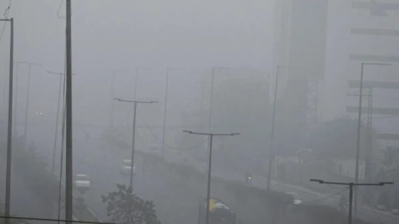 Pakistan'da Yoğun Sis, Art Arda Kazalara Sebep Oldu: 9 Kişi Hayatını Kaybetti