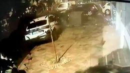 Park Halindeki Otomobile Uzun Namlulu Silahla Saldırı
