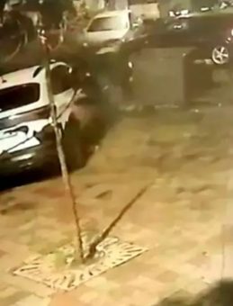 Park Halindeki Otomobile Uzun Namlulu Silahla Saldırı