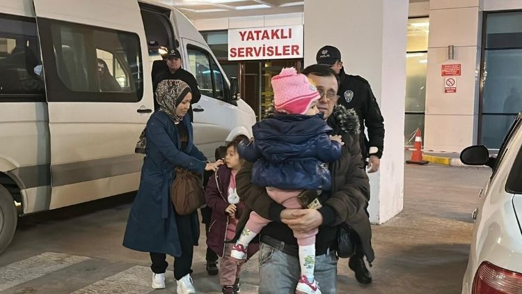 Polisten Kaçarken Kaza Yaptı, İçinden 20 Kaçak Göçmen Çıktı