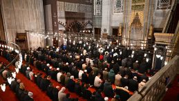 Regaip Kandili Dualarla Kutlandı! B&uuml;t&uuml;n &Uuml;lkede Eller Semaya Y&uuml;kseldi