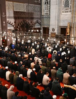 Regaip Kandili Dualarla Kutlandı! B&uuml;t&uuml;n &Uuml;lkede Eller Semaya Y&uuml;kseldi