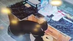 Sadaka Kutusu ve Nakit Para Hırsızlığı: Ş&uuml;pheliler Kamerada Yakalandı!