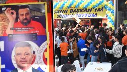 Sadettin Saran 'S&ouml;z&uuml;n&uuml; tut' dedi! &Ouml;ğrencilere &uuml;cretsiz dağıttı