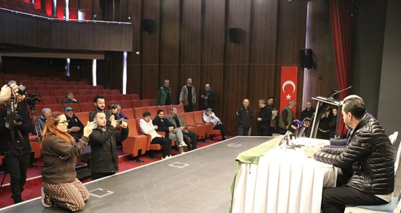 Sakaryaspor Olağan&uuml;st&uuml; Kongresi Ertelendi!