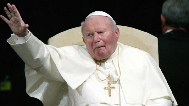 Şam&rsquo;da Papa&rsquo;nın Hediye Ettiği Aziz Paul Heykeli &Ccedil;alındı