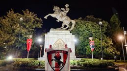 Samsunspor Taraftarından AEK Maçı Öncesi Atatürk Anıtı'na Nöbet