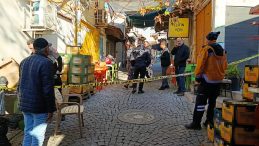 Sandalyede oturan şahsı bı&ccedil;aklayarak &ouml;ld&uuml;ren 17 yaşındaki gen&ccedil; kız hakkında karar verildi!