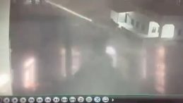 Şanlıurfa'da 3 Ev ve Fabrikaya Silahlı Saldırı G&uuml;venlik Kamerasında