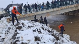 Şanlıurfa'da Otomobil Sulama Kanalına D&uuml;şt&uuml;: 3'&uuml; &Ccedil;ocuk 4 Yolcu Aranıyor