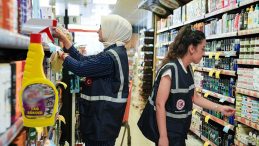 Sarı Renkli Temizlik &Uuml;r&uuml;n&uuml; Hakkında Şok Yasak! Bakanlık Raflardan Toplatıyor