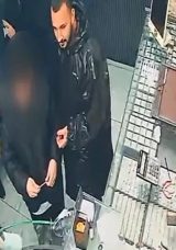 Sarıyer'de İlgin&ccedil; Olay! Eşinin Altınlarını Bozdurdu; Kuaf&ouml;rde Traş Olurken Yakalandı