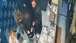 Sarıyer'de İlgin&ccedil; Olay! Eşinin Altınlarını Bozdurdu; Kuaf&ouml;rde Traş Olurken Yakalandı