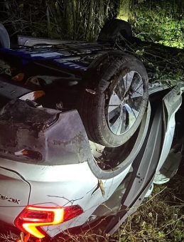 Sarıyer'de Takla Atan Otomobilin Sürücüsünü Vatandaşlar Kurtardı