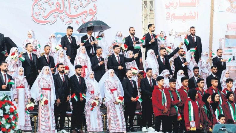 Savaşın Gölgesinde Toplu Düğün