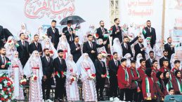 Savaşın G&ouml;lgesinde Toplu D&uuml;ğ&uuml;n