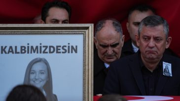 Şehzadeler Belediye Başkanı G&uuml;lşah Durbay'a Duygusal Veda