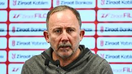 Sergen Yal&ccedil;ın&rsquo;dan hakem y&ouml;netimine tepki: "Dışarıdan &ccedil;ok belli oluyor"