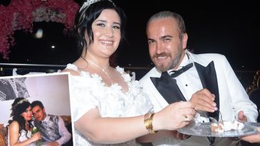 Sevdiği Adamın Kapısına Dayanarak Otomobille Ka&ccedil;ırdı… Evli &Ccedil;ift, İ&ccedil;lerinde Kalan Hayali 15 Yıl Sonra Ger&ccedil;ekleştirdi