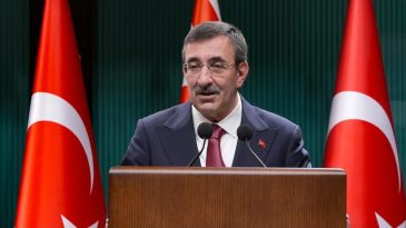 Sevgi Her Zaman Engel Tanımaz