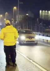 Şişli'de Zincirleme Kazada Otomobille Minib&uuml;s &Ccedil;arpıştı: 1&rsquo;i Ağır 2 Kişi Yaralandı