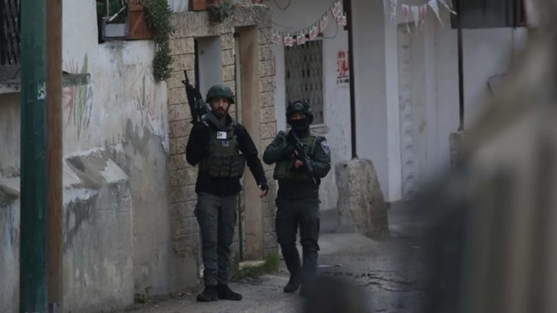 Siyonist İsrail Ordusu Batı Şeria'daki K&ouml;yleri Abluka Altına Aldı