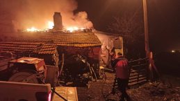 Sobadan kaynaklanan ev yangınında bir kişi yaralandı