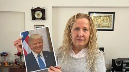 SON DAKİKA | 55 yaşındaki kadının annesinin itirafı hayatını alt &uuml;st etti! 'Donald Trump senin baban'