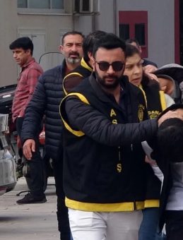 SON DAKİKA: Adana'da Kanlı Hesaplaşma! Eski Sevgiliyi Öldüren Katil, Kaçmak İçin 5. Kattan 4. Kata Atladı