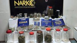 SON DAKİKA | Adana&rsquo;da L&uuml;ks Villada Uyuşturucu Operasyonu! Torbacı Sevgililer B&ouml;yle Yakalandı!