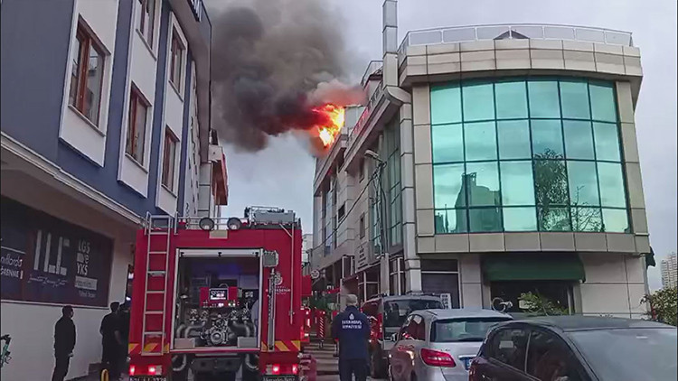 Son dakika… Ataşehir'de otelde yangın: 9 kişi kurtarıldı