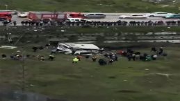 SON DAKİKA | Esenyurt'ta otob&uuml;s şarampole yuvarlandı!