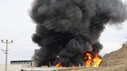 Son dakika! Kırıkkale'de Fabrika Yangını: &Ccedil;ok Sayıda Ekip G&ouml;nderildi