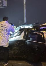 SON DAKİKA | K&uuml;tahya'da feci kaza! Otomobil tıra ok gibi saplandı: 4 kişi feci şekilde can verdi