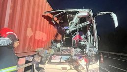 SON DAKİKA | Osmaniye&rsquo;de feci kaza: Yolcu otob&uuml;s&uuml; TIR'a &ccedil;arptı! 7 &ouml;l&uuml;, 11 yaralı