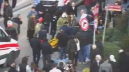 SON DAKİKA | Şişli'de otomobil yayalara &ccedil;arptı! 5 yaralı