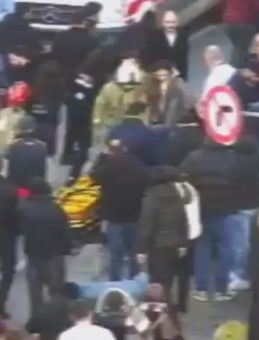 SON DAKİKA | Şişli'de otomobil yayalara &ccedil;arptı! 5 yaralı