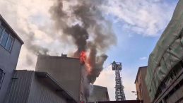 Son dakika… Sultangazi'de bir binanın &ccedil;atısında yangın! &Ccedil;ok sayıda ekip sevk edildi