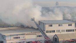 Son Dakika: Tuzla'daki Fabrikada Yangın &Ccedil;ıktı!