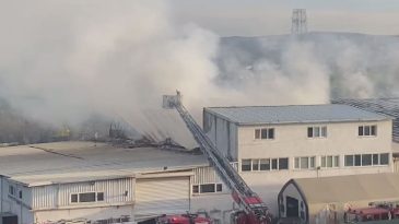 Son Dakika: Tuzla'daki Fabrikada Yangın &Ccedil;ıktı!