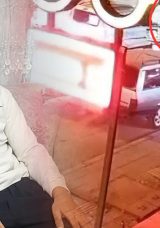 SON DAKİKA&hellip; Adana'da Yol Verme Tartışmasında Motokuryeye Bı&ccedil;aklı Saldırı: Dehşet Anları Kameralara Yansıdı!