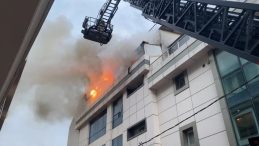 SON DAKİKA&hellip; İstanbul Ataşehir'deki otelde yangın: Alevler t&uuml;m &ccedil;atı katını sardı