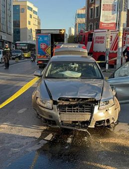 SON DAKİKA&hellip; İstanbul Şişli'de Kaldırımı Kullanırken Feci Kaza: Şof&ouml;r Yayaları Ezdi