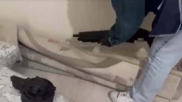 SON DAKİKA&hellip; İzmir'de Eş Zamanlı Operasyon: &Ccedil;ok Sayıda Ruhsatsız Silah ve Uyuşturucu Ele Ge&ccedil;irildi!