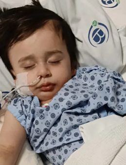 SON DAKİKA&hellip; Kulak ameliyatında kalbi durdu: 2 yaşındaki Mehmet Alper Eroğlu yaşam savaşı veriyor!