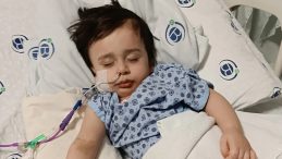 SON DAKİKA&hellip; Kulak ameliyatında kalbi durdu: 2 yaşındaki Mehmet Alper Eroğlu yaşam savaşı veriyor!