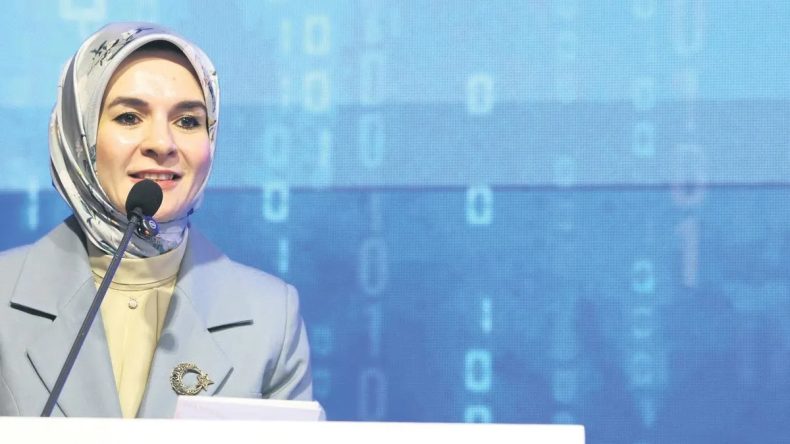 Sosyal Medya D&uuml;zenlemeleri Hız Kesmeden Geliyor